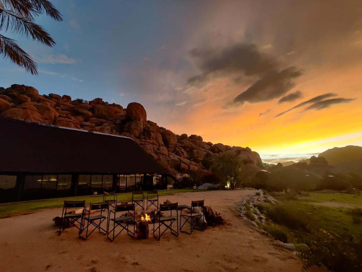 Ai Aiba - The Rock Painting Lodge Omaruru Exterior foto