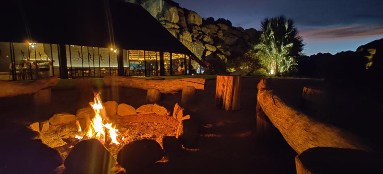 Ai Aiba - The Rock Painting Lodge Omaruru Exterior foto