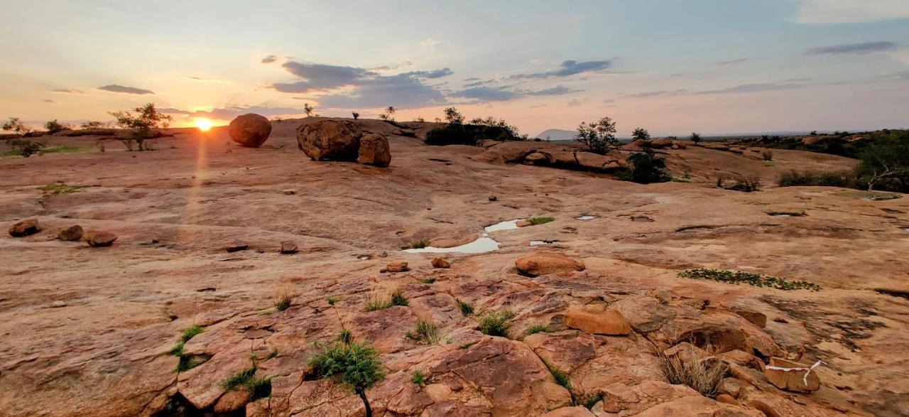 Ai Aiba - The Rock Painting Lodge Omaruru Exterior foto