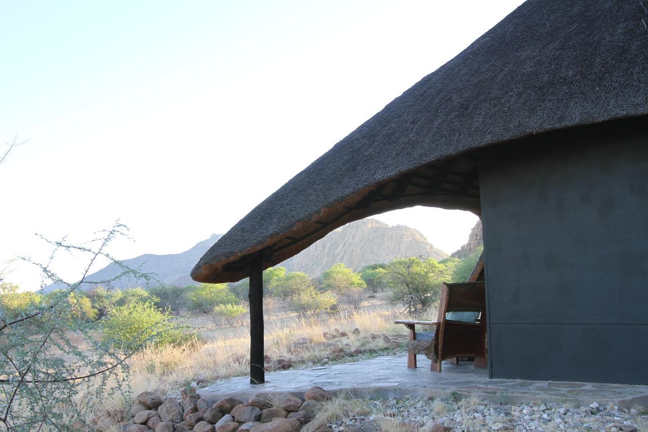 Ai Aiba - The Rock Painting Lodge Omaruru Exterior foto
