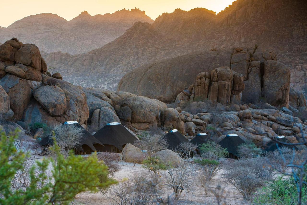 Ai Aiba - The Rock Painting Lodge Omaruru Exterior foto